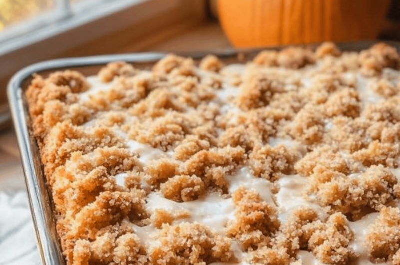 Autumn Pumpkin Spice Crumble Cake