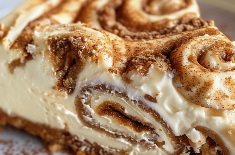 Cinnamon Roll Cheesecake